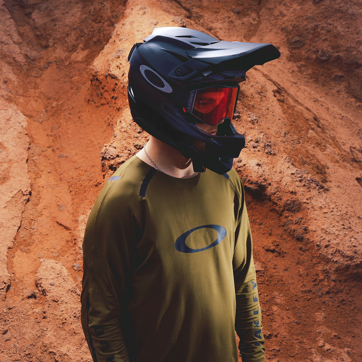 OAKLEY BIKE HELMETS TRUSTED BY CYCLISTS WORLDWIDE | SHOP O-STORE